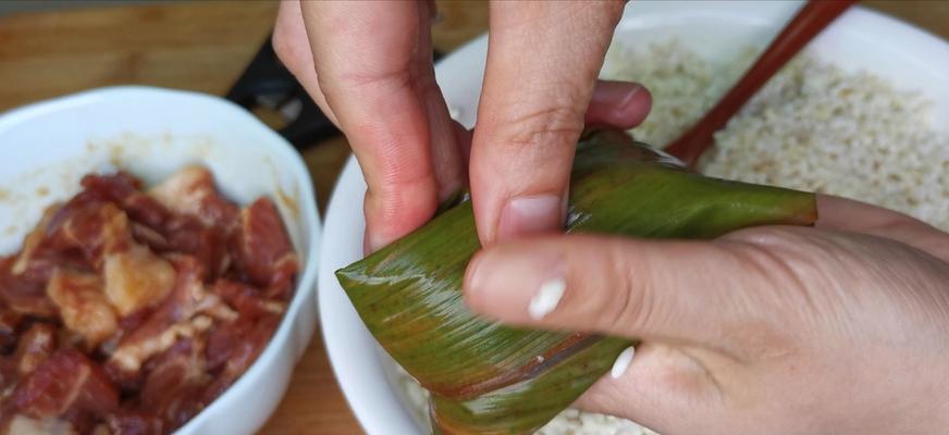 手把手教你做香肉粽（传统美食的味道，让你回味无穷）-第1张图片-美味行家