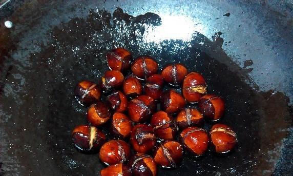 以水煮糖栗子，暖心美味过冬（秋冬必备美食，甜蜜温暖渗入每个角落）-第3张图片-美味行家