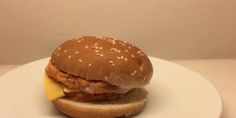 香酥鸡排芝士汉堡包的制作方法（如何制作口感香脆的鸡排芝士汉堡包？）-第2张图片-美味行家