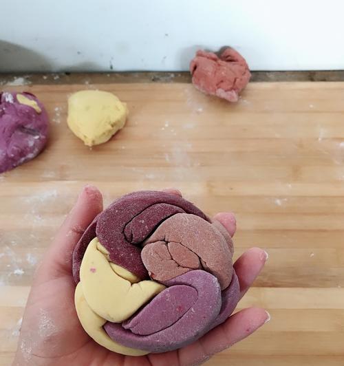 如何制作美味的绣球馒头（掌握两种不同的做法，制作口感独特的绣球馒头）-第1张图片-美味行家