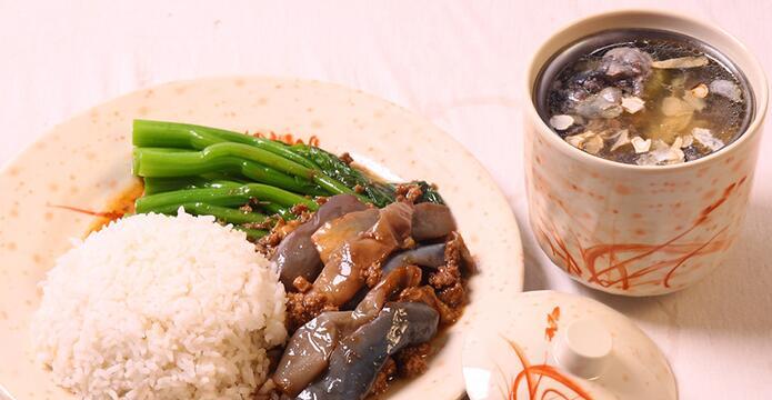 如何做一碗美味的羊肉揪片子汤饭（享受美食盛宴，尝遍不同风味）-第1张图片-美味行家