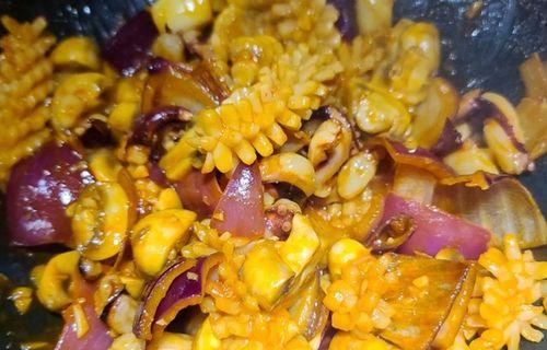 以腰果鱿鱼花为主角的美食盛宴（丰富口感味蕾享受）-第3张图片-美味行家