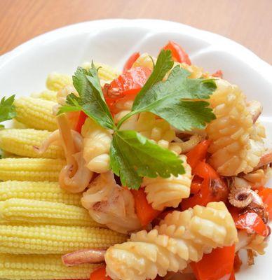 以腰果鱿鱼花为主角的美食盛宴（丰富口感味蕾享受）-第2张图片-美味行家