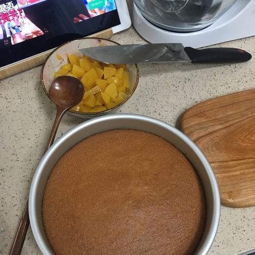 教你轻松制作八寸双色戚风蛋糕（做法详解，让你秒变甜点小达人！）-第3张图片-美味行家