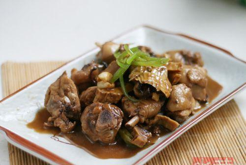 以笋干烧鸡的美食做法（脆口鲜香，入口即化的口感，快来试试吧！）-第3张图片-美味行家