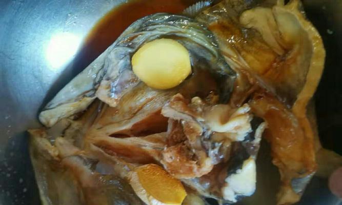 玉米粒焖鰈鱼，一道营养丰富的家常菜（健康美味，用心烹饪，添鲜美味，玉米粒焖鰈鱼的魅力）-第2张图片-美味行家