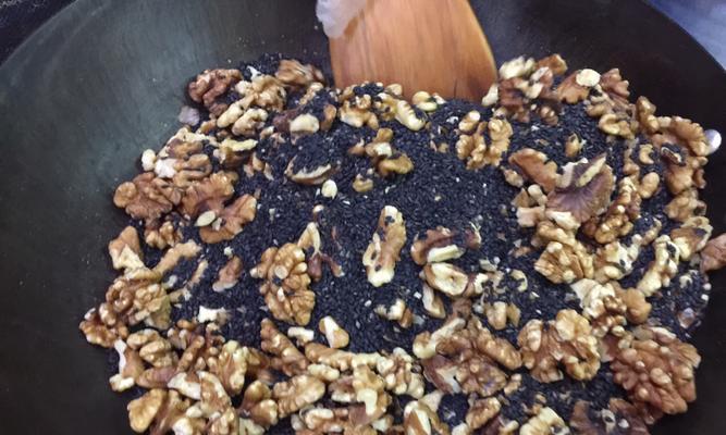 手工制作东阿阿胶糕（传统美食的制作流程及细节）-第3张图片-美味行家
