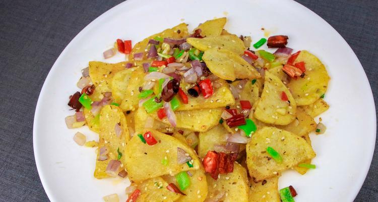 美味健康的西芹土豆片制作方法（用家常食材轻松做好美食，健康又美味）-第3张图片-美味行家