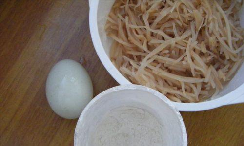美味营养的鸭蛋咸菜饼制作方法（家庭手工制作，口感鲜香，外皮酥脆，内馅味美）-第1张图片-美味行家