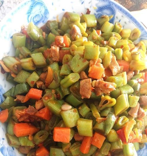 美味肉丁豆角的做法（掌握关键步骤，轻松烹饪）-第2张图片-美味行家