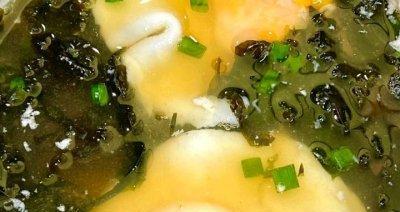 鲜美可口的紫菜丸子鸡蛋汤（健康美味，营养丰富，简单易做）-第1张图片-美味行家