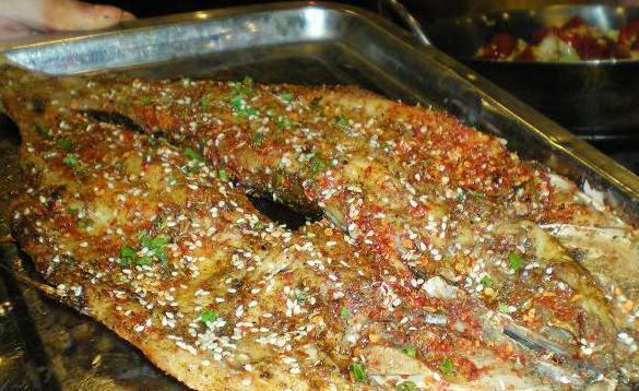 《湖南特色美食，一口闻香鲜美的湘味烤鱼》（探寻湖南烤鱼的秘密，品尝湘菜文化的魅力）-第3张图片-美味行家