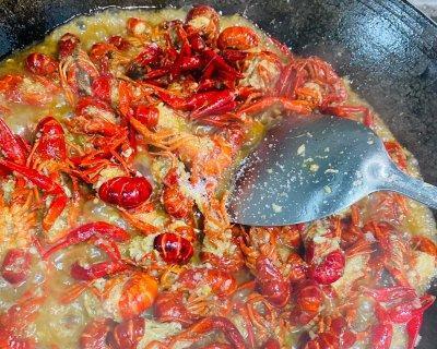 学会做蒜蓉火爆小龙虾，让家人惊艳味蕾（手把手教你制作绝佳美味）-第2张图片-美味行家