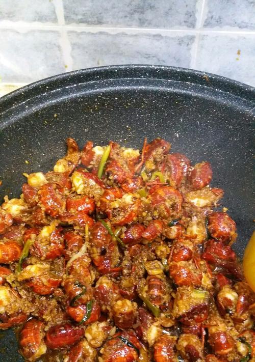 学会做蒜蓉火爆小龙虾，让家人惊艳味蕾（手把手教你制作绝佳美味）-第3张图片-美味行家