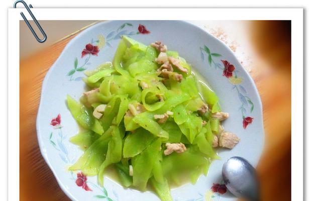 素炒莴笋片——清爽美味的夏日佳肴-第1张图片-美味行家