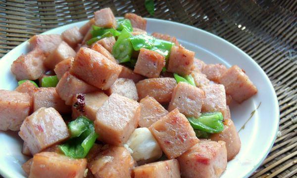 午餐肉蒸粉丝，美味又方便！（简单步骤，让你在家也能轻松做出美味佳肴！）-第2张图片-美味行家