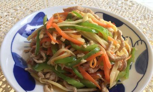 双椒瘦肉炒茭白，健康又美味（用家常菜谱做一道健康又美味的炒菜）-第2张图片-美味行家