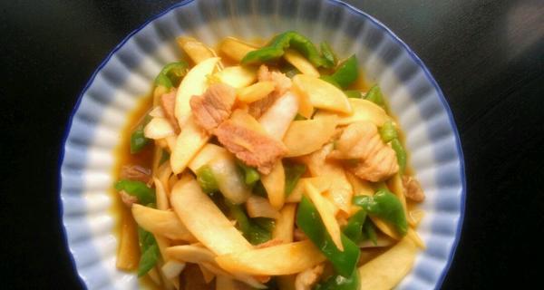 双椒瘦肉炒茭白，健康又美味（用家常菜谱做一道健康又美味的炒菜）-第3张图片-美味行家
