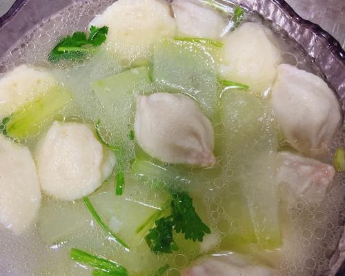 美味可口的以西柿鱼丸汤（家庭小厨必备的鲜美汤品，让你开胃解暑）-第3张图片-美味行家