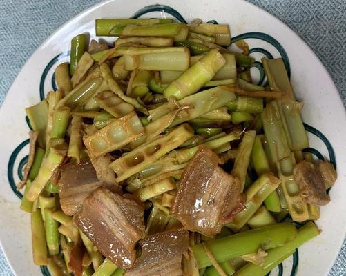 笋子炒肉，滋味美妙的家常菜（家中必备的营养美食，尝过就爱上的美味佳肴）-第1张图片-美味行家