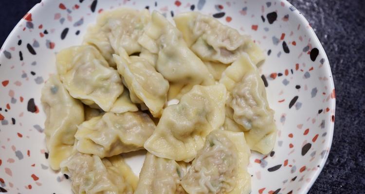 玉米高丽菜水饺的制作方法（自制美味水饺，玉米与高丽菜的完美结合）-第3张图片-美味行家