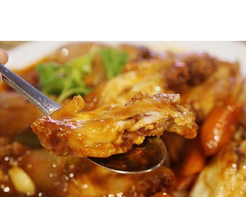 三汁焖鸡翅，妙趣横生（传统美食重现生机，鲜嫩入味又一道佳肴）-第2张图片-美味行家