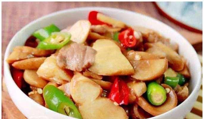 家常美食，香菇蒜苔炒肉的做法（学会这道菜，让你成为家庭美食大厨）-第3张图片-美味行家