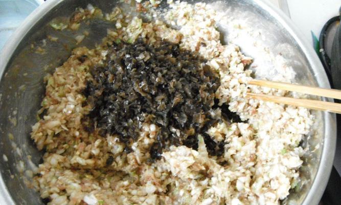 健康素菜馅饺子的制作方法（以素食为主，让口感与健康并存）-第2张图片-美味行家