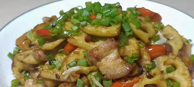 尝鲜辣莲藕钵，细品鲜辣美味（家庭美食，下厨必备）-第1张图片-美味行家