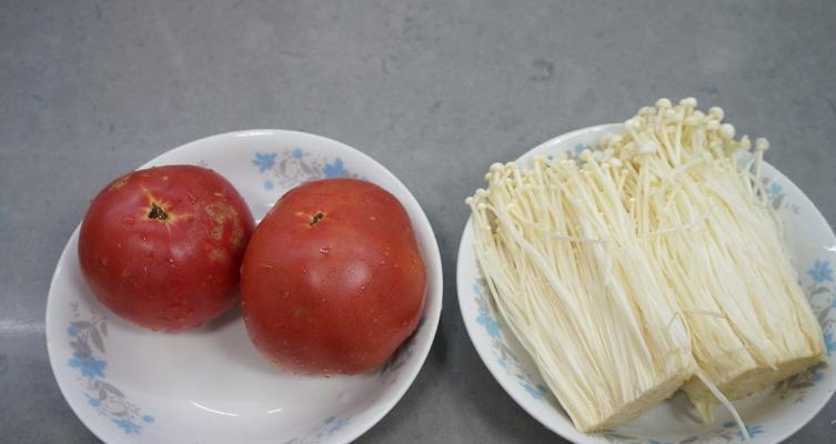 美味健康的西红柿金针菇煮饭（简单易学的家常美食，营养美味两不误）-第2张图片-美味行家