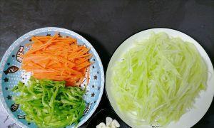 家常美食之素三丝（清爽美味，口感丰富）-第3张图片-美味行家