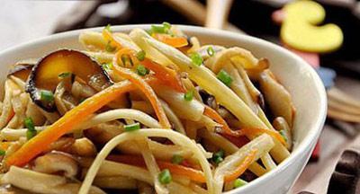 家常美食之素三丝（清爽美味，口感丰富）-第2张图片-美味行家