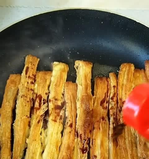 自制辣条的制作方法（手工打造香辣美食，不容错过！）-第1张图片-美味行家