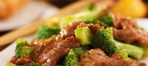 健康美味！尝试这道以西兰花炒牛肉的家常菜吧（简单易学，营养美味，以西兰花为主角的炒菜做法）-第2张图片-美味行家