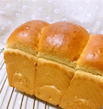 自制中种牛奶吐司（用轻松的步骤制作口感柔软的吐司）-第1张图片-美味行家