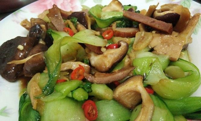 油菜缠香菇——一道简单又美味的健康佳肴（利用油菜的营养，为香菇增色添香）-第2张图片-美味行家