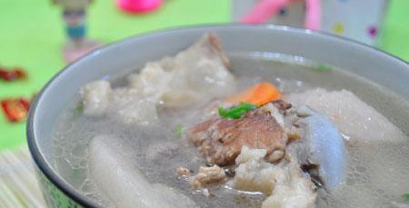 鸭骨豆腐汤的制作方法（以营养、口感、易制作为优势的一道美味汤菜）-第1张图片-美味行家