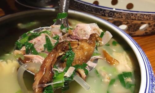 鸭骨豆腐汤的制作方法（以营养、口感、易制作为优势的一道美味汤菜）-第3张图片-美味行家