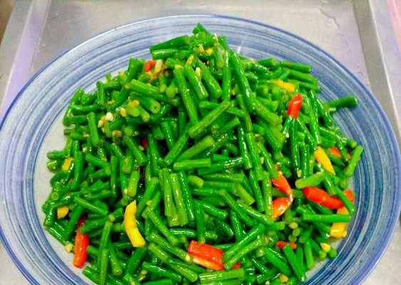 蒜香豆豆的做法与技巧（简单易学，健康美味，让你爱上这道小吃）-第1张图片-美味行家