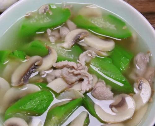 家常美食，香菇豆腐鱼丸汤（美味简单，营养丰富的汤品，适合全家人享用）-第3张图片-美味行家