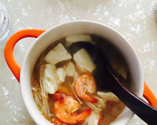 以蟹白豆腐海鲜汤为主题的美食探秘（营养丰富的海鲜汤让你倍感滋补）-第3张图片-美味行家