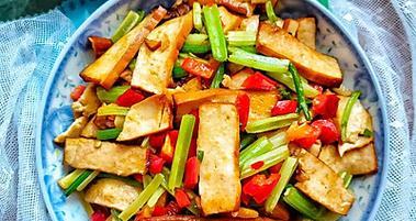 肉丝香干炒大蒜的美味秘籍（一道口感独特、风味浓郁的家常小炒）-第2张图片-美味行家