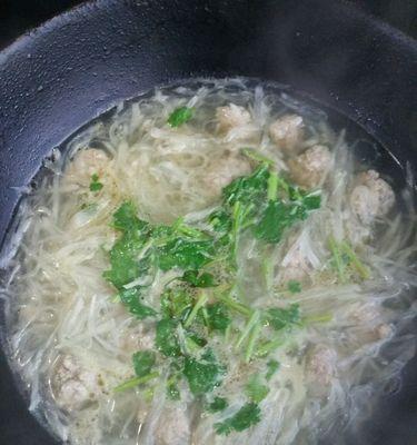美味羊肉丸子白萝卜汤的制作方法（清热解毒的家常营养汤菜）-第1张图片-美味行家