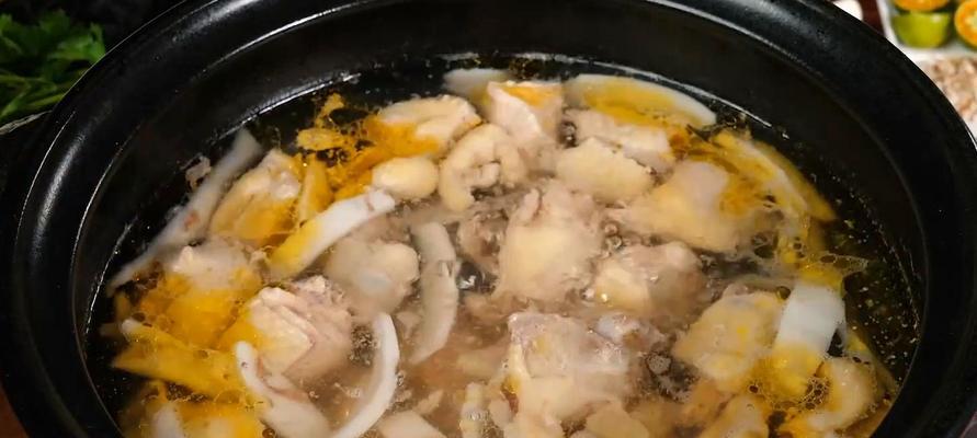 椰子汁番茄鸡汤的制作方法（一碗健康美味的鸡汤）-第1张图片-美味行家