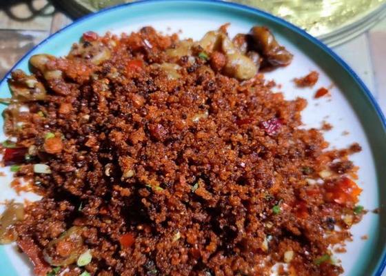 尝遍川味必点！鲊辣椒炕肥肠的制作（手把手教你制作正宗的鲊辣椒炕肥肠）-第1张图片-美味行家