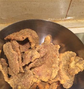 享受美味自制炸牛排的乐趣（自己动手，更健康更美味）-第2张图片-美味行家