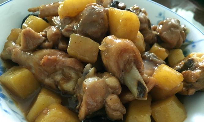土豆烧香菇，让你在家也能享受高级味蕾（营养健康、简单易学的土豆烧香菇，让你轻松入手，成为厨房达人）-第2张图片-美味行家