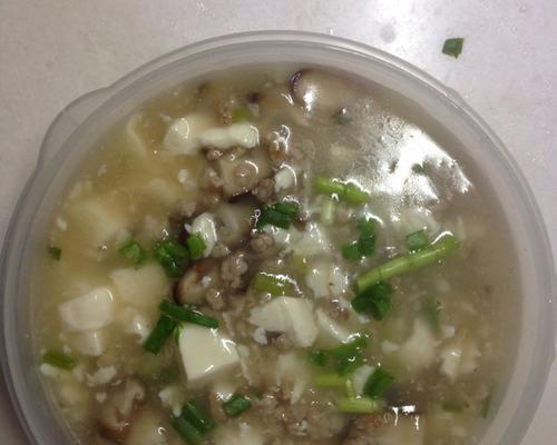 香菇豆腐羹的制作方法（以豆腐为基础，以香菇为主料，清淡可口的营养美食）-第2张图片-美味行家