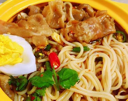 美食制作教程-酸辣牛肉米粉（清爽开胃，家庭必备，健康美味）-第3张图片-美味行家