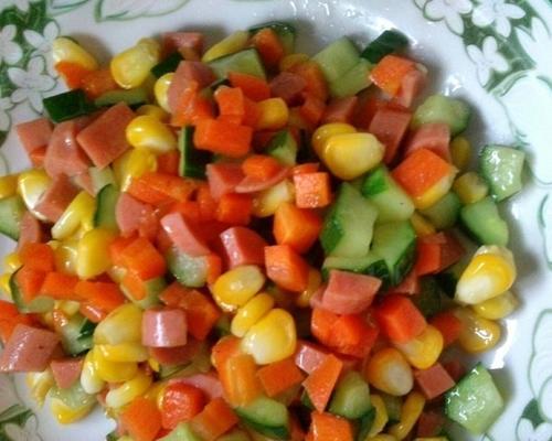 土豆黄瓜炒玉米——营养美味，轻松DIY（味美健康，让你爱上简单料理的味道）-第3张图片-美味行家